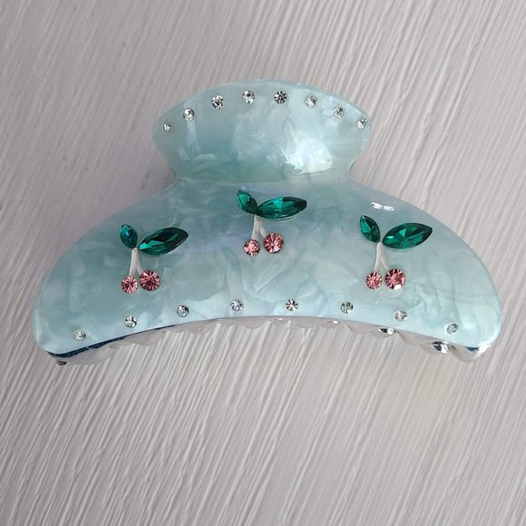 Large Resin Hair Clip - Urban Outfitters - Picture 2 of 6